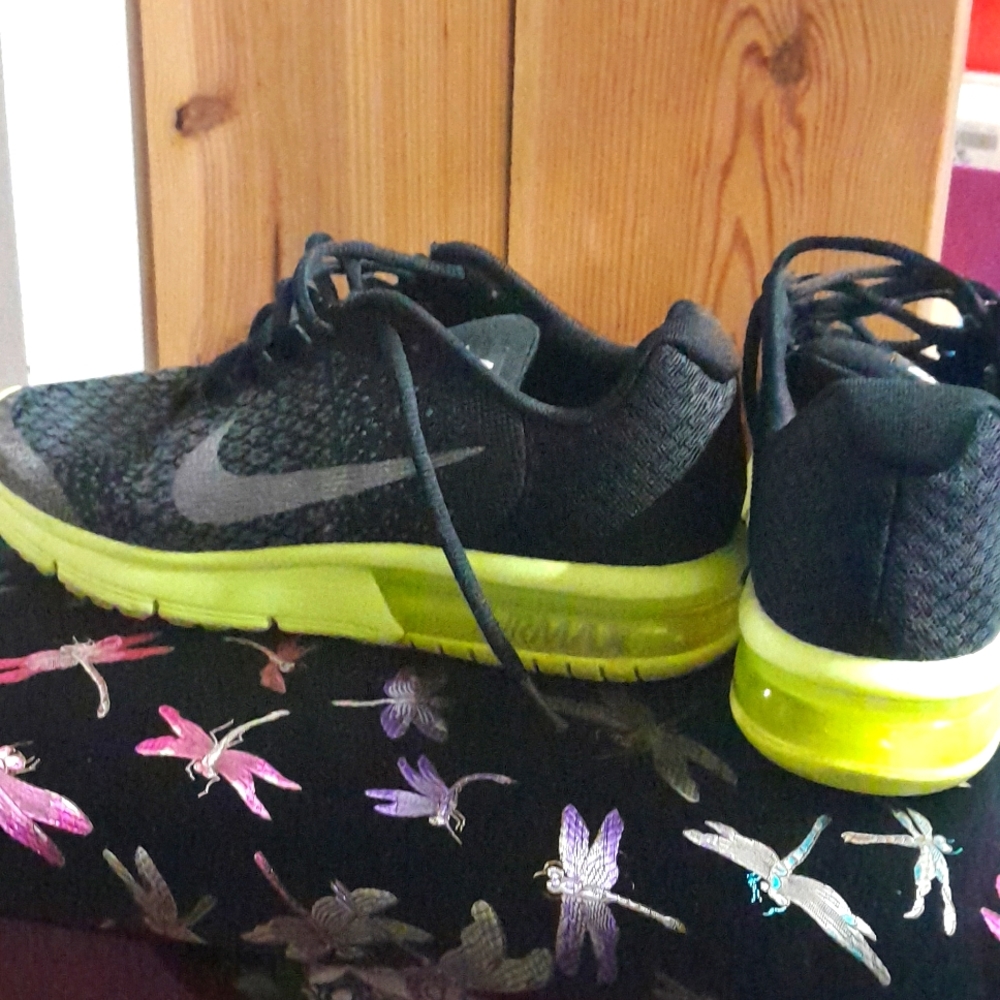 Nike air max sequent 2 sz Y7 or w8.5